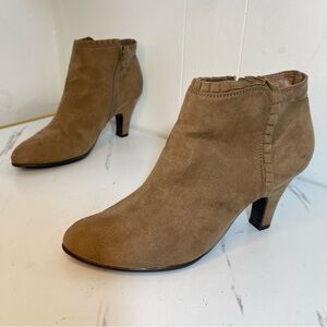 AEROSOLES Taupe Suede Ankle Booties with Braided Trim Sz 8.5M NWOT